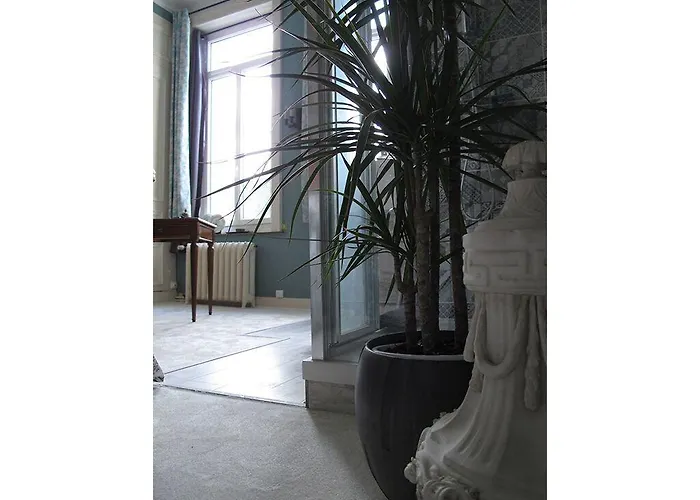 Oda ve Kahvaltı La Bourgogne En 4*